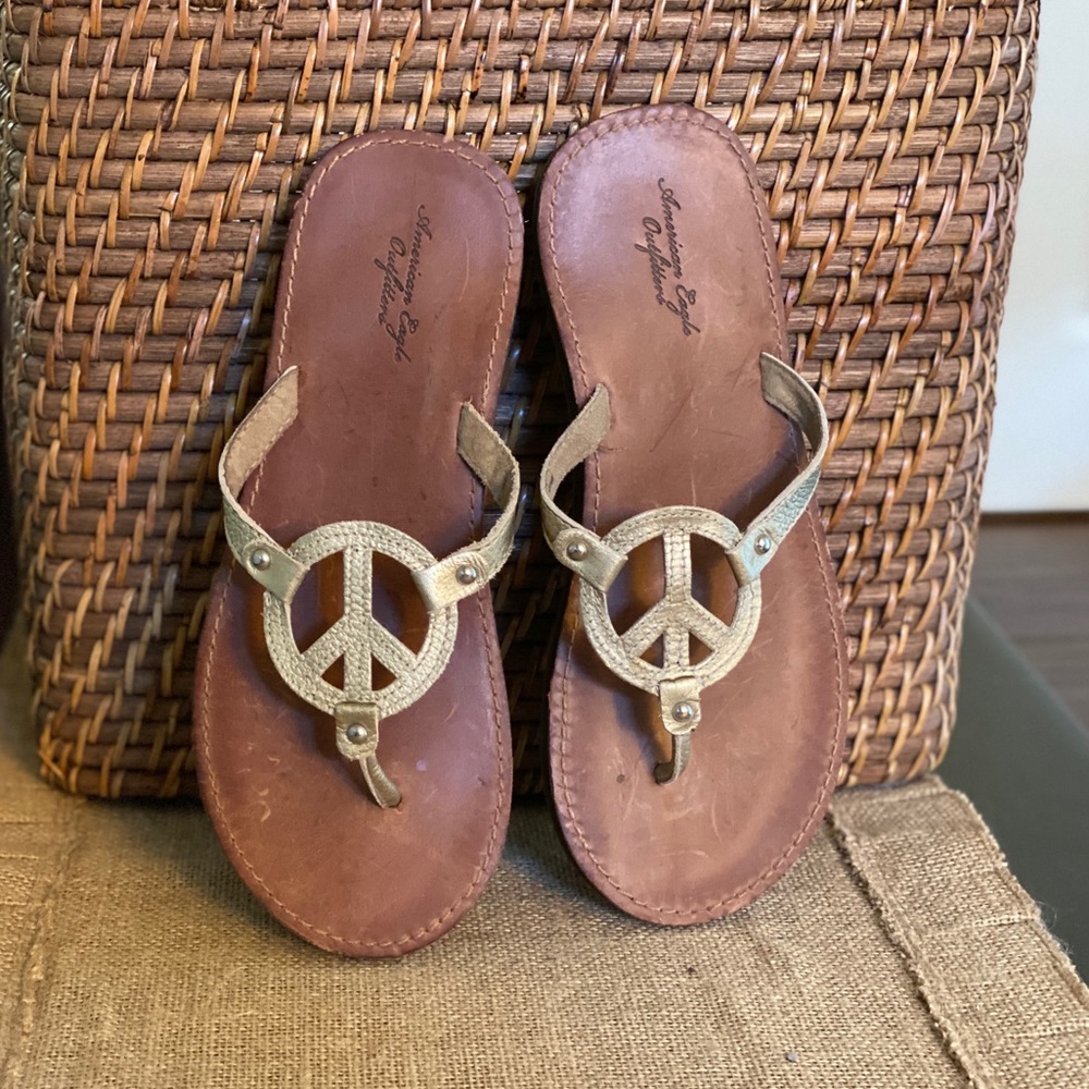 American Eagle Gold Brown Leather Peace Sandals 8